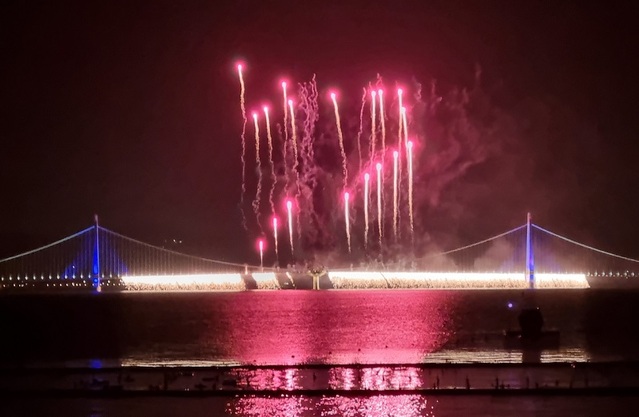 ▲ 논산 탑정호 출렁다리 개통식 장면.ⓒ논산시