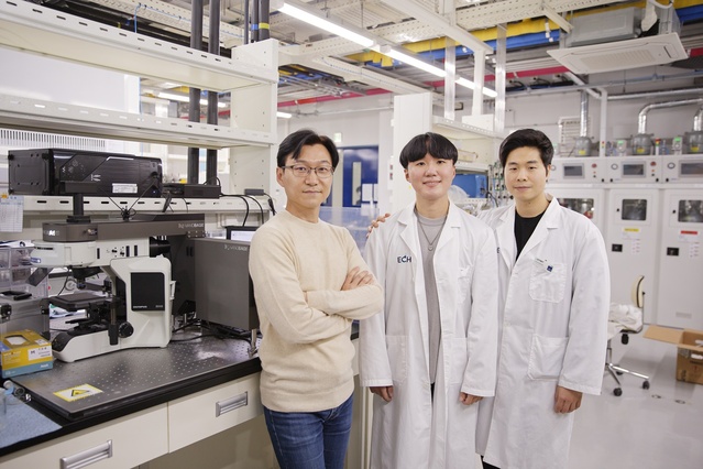 ▲ 좌측부터 권영국 교수, 이호정 연구원(제1저자), 최한샘 연구원.ⓒDGIST