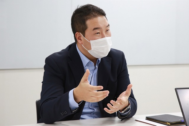 ▲ 김준상 롯데홈쇼핑 동반성장팀 팀장이 기자와 만나 인터뷰를 진행하고 있다.ⓒ롯데홈쇼핑