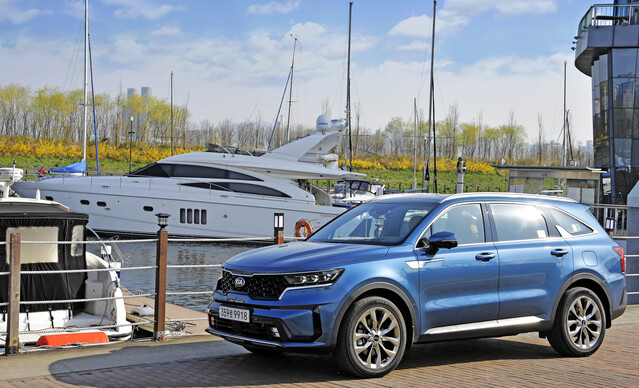 ▲ 쏘렌토 하이브리드는 출고 대기기간이 13개월에 달하는 것으로 알려졌다. ⓒ기아