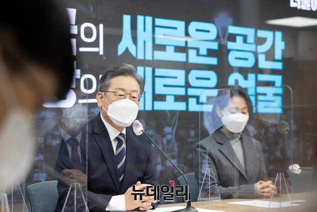 ▲ 이재명 대선 후보와 조동연 신임 공동상임선대위원장이 지난달 30일 오전 서울 여의도 중앙당사에서 열린 기자간담회에 참석한 모습. ⓒ