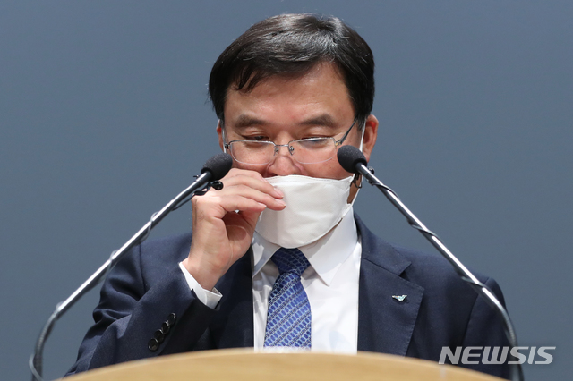 ▲ 구본환 전 인천국제공항공사 사장이 지난해 9월 16일 인천국제공항공사 대강당에서 정부의 사장 해임 추진에 대한 입장을 밝히고 있다. ⓒ뉴시스