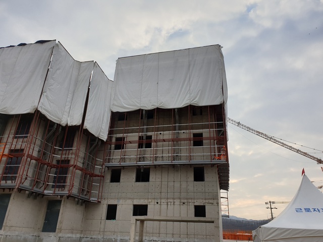 ▲ '갱폼 인양을 위한 자동화 장비(DSG)' 개발에 성공해 청라국제도시역 푸르지오 시티 현장.ⓒ대우건설