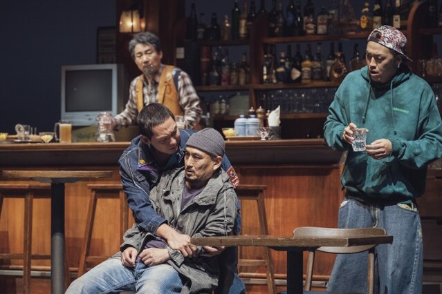 ▲ 연극 'SWEAT 스웨트: 땀, 힘겨운 노동' 공연 장면.ⓒ국립극단