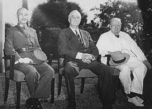 ▲ 1943년 11월22~27일 카이로 회담 3국대표. 중국 장제스, 미국 루즈벨트, 영국 처칠.