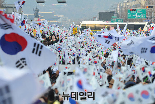 ▲ 지난 11월 12일 외신기자클럽에서 외교정책 구상을 설명하는 국민의힘 윤석열 대선후보. ⓒ강민석 기자.