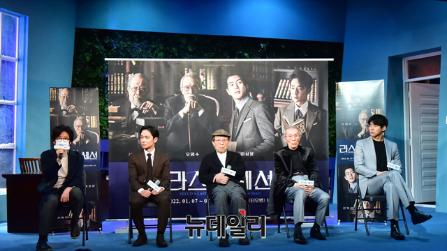 ▲ 8일 서울 종로구 예스24스테이지에서 열린 기자간담회에 참석한 연출 오경택, 배우 전박찬·신구·오영수·이상윤(왼쪽부터).ⓒ강민석 기자