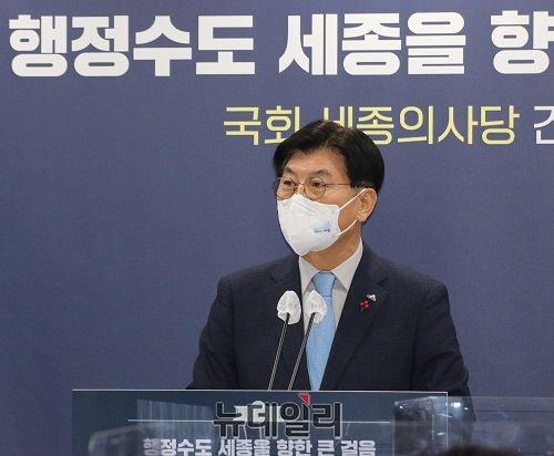 ▲ 이춘희 세종시장은 9일 시청 정음실에서 정례브리핑을 하고 있다.ⓒ이길표 기자