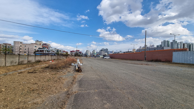 ▲ 대구시는 캠프워커 부지반환을 기념하는 ‘시민과 함께 허무는 100년의 벽’ 행사를 10일 개최한다. 이날 행사에는 반환부지의 담장을 시민의 힘으로 허물게 된다.ⓒ대구시