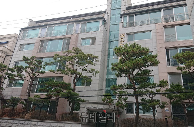 ▲ 유시민 전 노무현재단 이사장이 거주하는 방배동 고급 빌라. ⓒ이상무 기자