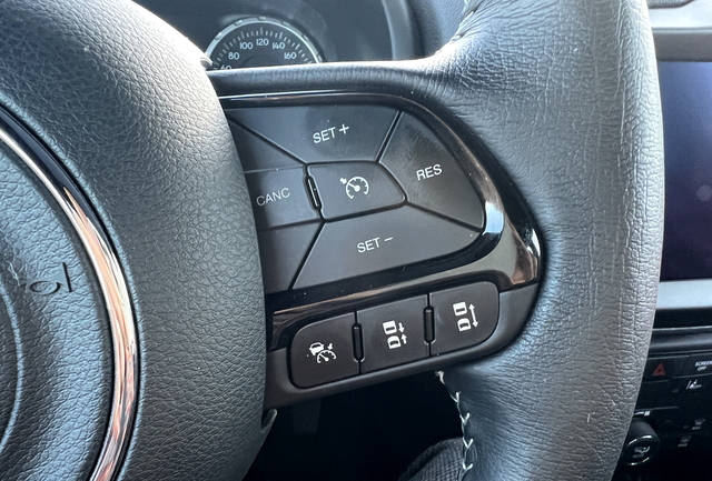 ▲ 차간거리 설정을 위한 버튼이 2개가 있다. ⓒ김재홍 기자