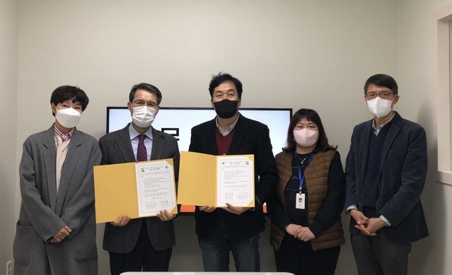 ▲ 대구사이버대와 대구장애인근로자지원센터와 MOU체결기념 사진.ⓒ대구사이버대