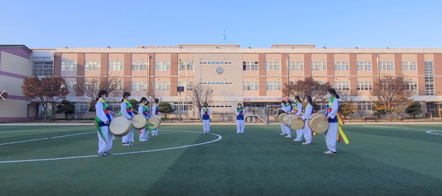 ▲ 청도군이 주최하고 (사)한국예총 청도지회가 주관하는 제8회 청소년 예술대전이 관내 많은 학생의 관심과 참여로 성황리에 마무리됐다.ⓒ청도군