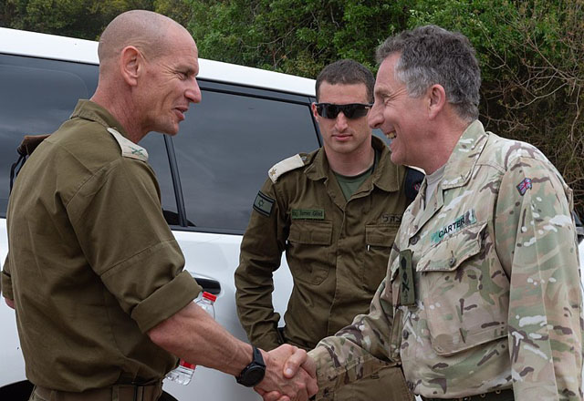 ▲ 2019년 4월 닉 카터 영국육군대장의 이스라엘 방문 당시. 왼쪽이 이스라엘 고위급 장교다. ⓒ이스라엘 방위군 공개사진.