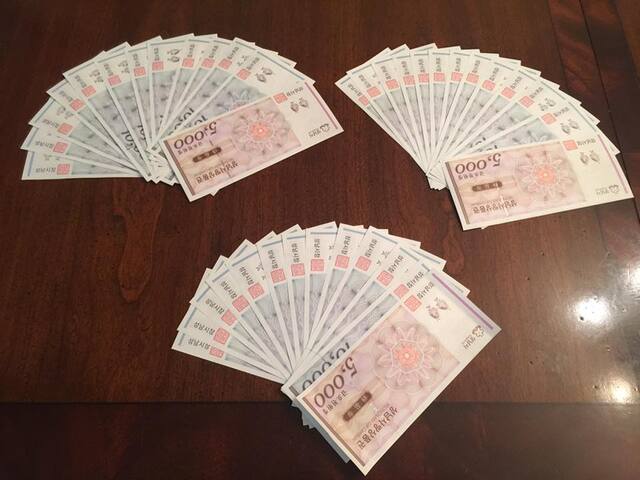 ▲ 이재명 더불어민주당 대통령 후보의 아들 이모씨가 지난 2016년 12월 자신의 페이스북에 성남시 청년 배당을 받은 후 게시한 사진. ⓒ페이스북 캡처