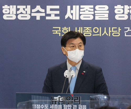 ▲ 이춘희 세종시장이 16일 세종시청 정음실에서 정례브리핑을 하고 있다.ⓒ이길표 기자