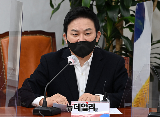 ▲ '대장동 개발 특혜 의혹' 핵심 인물인 유동규 전 성남도시개발공사 기획본부장이 검찰 압수수색 직전 통화한 사람으로 백종선씨가 지목됐다. 원희룡 국민의힘 중앙선거대책위원회 정책총괄본부장은 16일 오전 국회 소통관에서 기자회견을 열고 이처럼 주장했다. 원희룡 본부장 자료사진. ⓒ이종현 기자(사진=공동취재단)