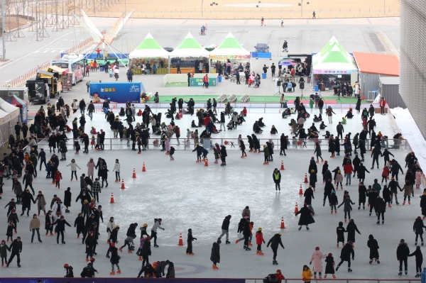 ▲ 18일부터 엑스포시민광장 야외스케이트장 개장.ⓒ대전마케팅공사