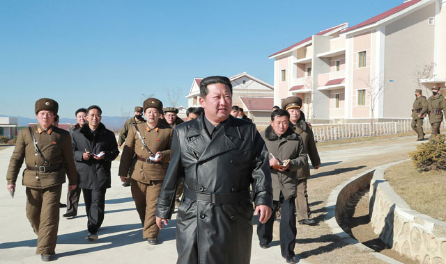 ▲ 지난 11월 16일 삼지연 주택공사 현장시잘 당시 김정은. ⓒ연합뉴스. 무단전재 및 재배포 금지.