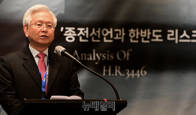 ▲ 20일 서울 하얏트호텔에서 '종전선언과 한반도 리스크' 책 출판 기념회 행사장에서 고영주 KCPAC 공동의장이 발언하고 있다. ⓒ정상윤 기자