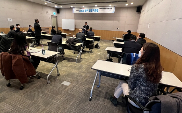 ▲ 주제 강의 후 질의응답이 진행되는 모습. ⓒ김재홍 기자