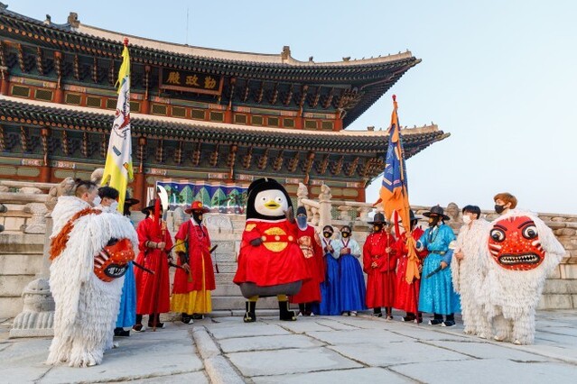 ▲ 인기 캐릭터 펭수가 부른 '문화유산 방문 캠페인' 로고송을 22일 공개한다.ⓒ한국문화재재단