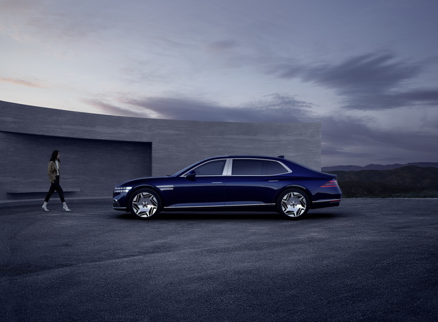 ▲ 신형 G90는 사전계약 첫날 1만2000대를 돌파할 정도로 높은 관심을 받고 있다. ⓒ제네시스