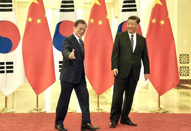 ▲ 과거 한중 정상회담 당시 문재인 대통령과 시진핑 중국 국가주석. 문재인 정부의 친중편향성은 출범 이래 계속 논란이 돼 왔다. ⓒ뉴시스. 무단전재 및 재배포 금지.