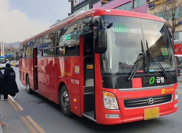 ▲ 청주시가 내년부터 좌석버스 2개 노선(105, 502번) 중 50%를 급행버스로 전환해 운행한다.ⓒ청주시