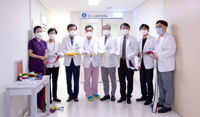 ▲ 지난 10월 음압 심혈관조영실 개소식 장면.ⓒ충북대학교병원