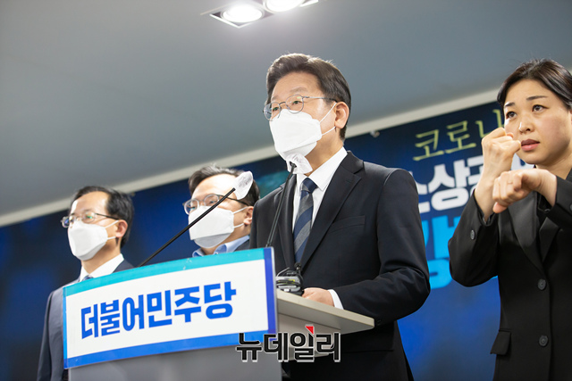 ▲ 이재명 더불어민주당 대통령후보가 지난 20일 오후 서울 여의도 중앙당사에서 소상공인·자영업자 지원을 위한 대선 공약을 발표하고 있다. 이재명 후보 자료사진. ⓒ이종현 기자 (사진=이재명 캠프)