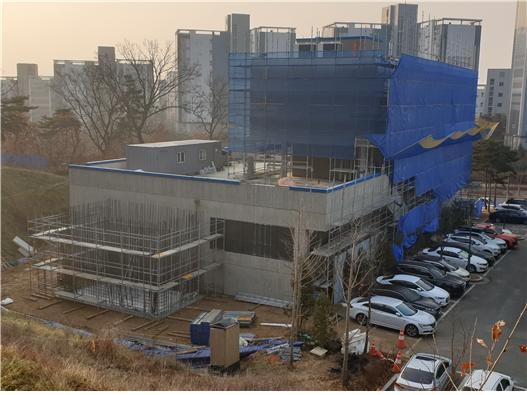 ▲ 내년 2월 준공을 앞두고 마무리 공사가 한창인 119특수구조단 청사.ⓒ행복청