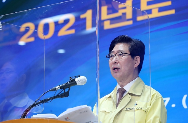 ▲ 양승조 충남도지사가 27일 도청에서 2021년 송년기자회견을 갖고 있다.ⓒ충남도