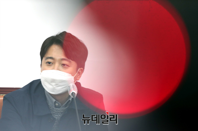 ▲ 이준석 국민의힘 대표겸 상임선대위원장이 지난 21일 오후 국회에서 상임선대위원장직 사퇴를 밝히고 있다. 이준석 대표 자료사진. ⓒ이종현 기자ⓒ이종현 기자