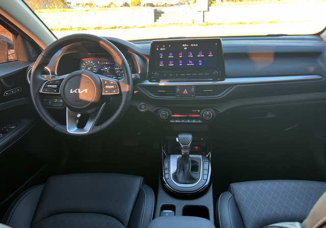 ▲ K3의 내부 모습. 무난한 느낌이다. ⓒ김재홍 기자