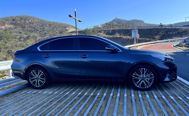 ▲ 더 뉴 K3의 측면부 모습. ⓒ김재홍 기자