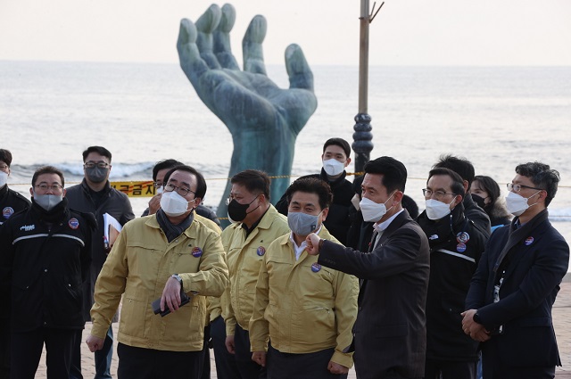 ▲ 포항시는 2022년 해맞이 행사를 취소한데 이어 호미곶 해맞이광장 일원 등 일출명소 폐쇄관련 현장점검에 나섰다.ⓒ포항시