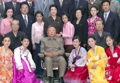 북한 김정일과 여인들.(자료사진)