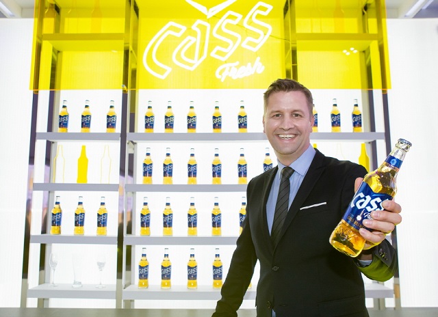 ▲ 오비맥주 배하준 사장이 '올 뉴 카스'를 선보이고 있다.ⓒ오비맥주