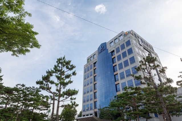 ▲ 대구도시공사(사장 이종덕)는 지난해부터 입주민의 안전한 주거환경 조성을 위해 관리 중인 매입임대주택 225동 2405세대를 대상으로 ‘매입임대주택 범죄예방 환경개선(CPTED)사업’을 추진하고 있다.ⓒ대구도시공사