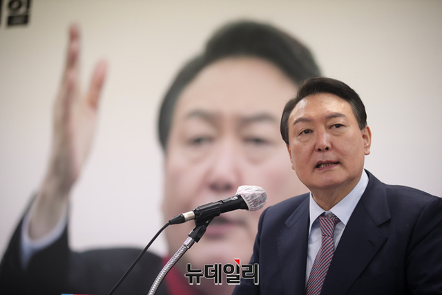 ▲ 윤석열 국민의힘 대통령후보가 30일 오전 대구광역시 수성구 소재 국민의힘 대구시당에설 열린 대구 선대위 출범식에서 