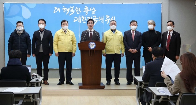 ▲ 양승조 충남도지사가 39일 도청에서 KBS 이사회가 충남방송국 설립 추진을 위해 내년 예산에 타당성 조시비와 실시설게비 일부 반영과 관련해 기자회견을 갖고 있다.ⓒ충남도