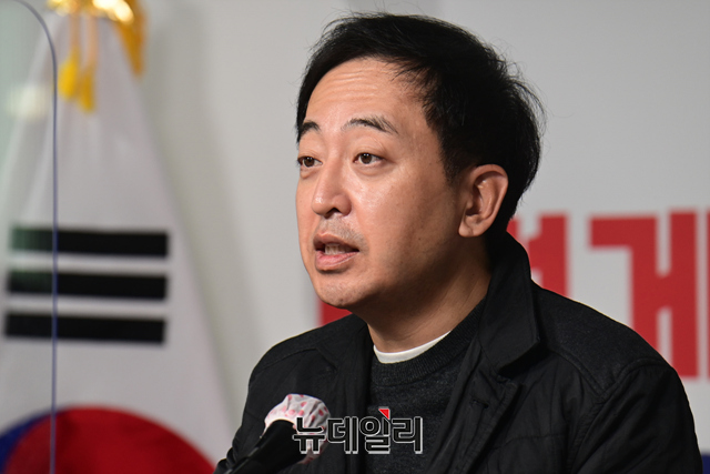 ▲ 30일 금태섭 국민의힘 선대위 전략기획실장이 서울 여의도 국민의힘 중앙 당사에서 '문재인 정권 불법사찰 신고센터 현판식' 직후 기자회견을 갖고 있다. ⓒ강민석 기자