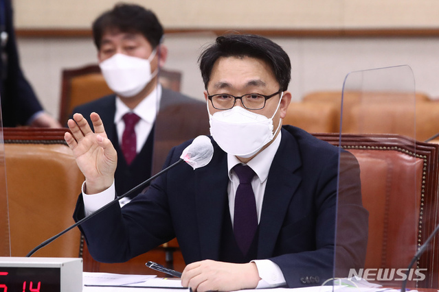 ▲ 김진욱 고위공직자범죄수사처장이 30일 오후 서울 여의도 국회에서 열린 법제사법위원회 전체회의에 참석해 발언하고 있다.ⓒ뉴시스(사진=공동취재사진)