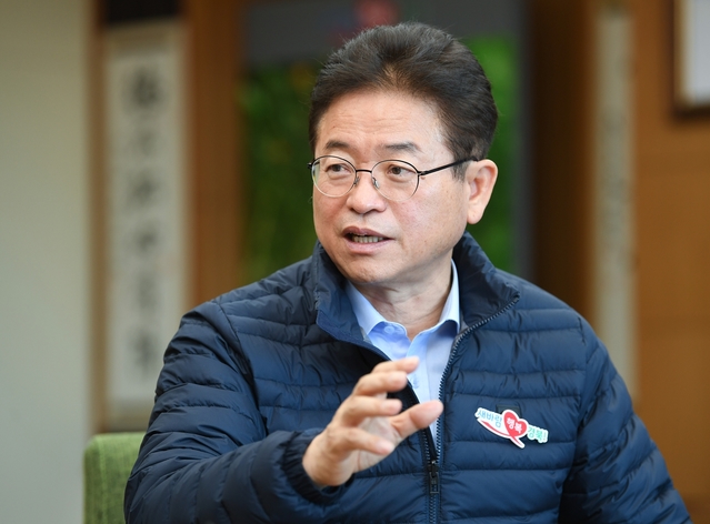 ▲ 이철우 경북도지사는 “호랑이 기상으로 당당한 경상북도를 신년화두로 제시하면서 간절함과 절박함을 에너지로 삼아 경북을 확 바꿔서 4차 산업혁명 시대를 앞서가겠다”라고 밝혔다.ⓒ경북도