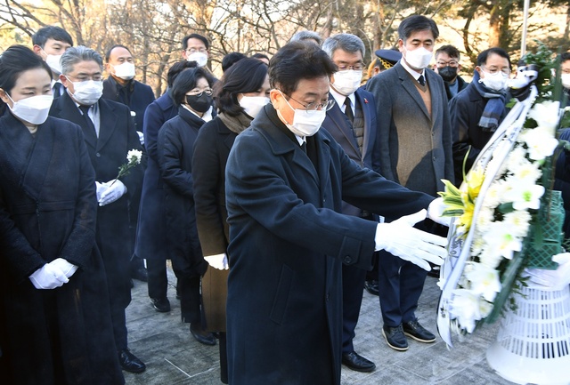 ▲ 이철우 경북도지사는 1일 오전 예천 충혼탑 참배를 하고 임인년(壬寅年) 새해 첫 일정을 시작했다.ⓒ경북도