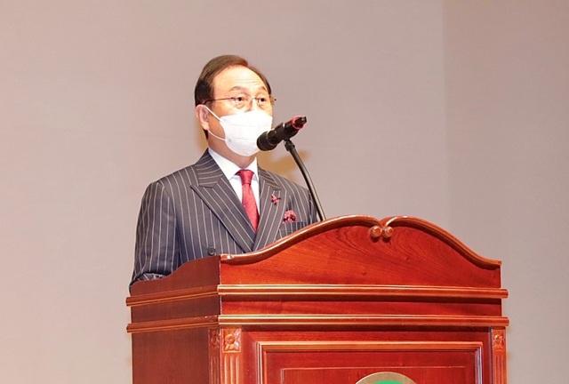 ▲ 박상돈 천안시장이 3일 시청에서 시무식을 갖고 직원들과 임인년 한 해의 힘찬 출발을 다짐했다.ⓒ천안시