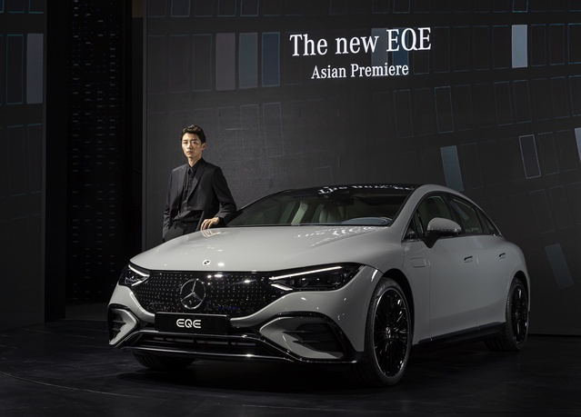 ▲ 지난해 11월 서울모빌리티쇼에서 국내 최초 공개된 '더 뉴 EQE' ⓒ벤츠코리아