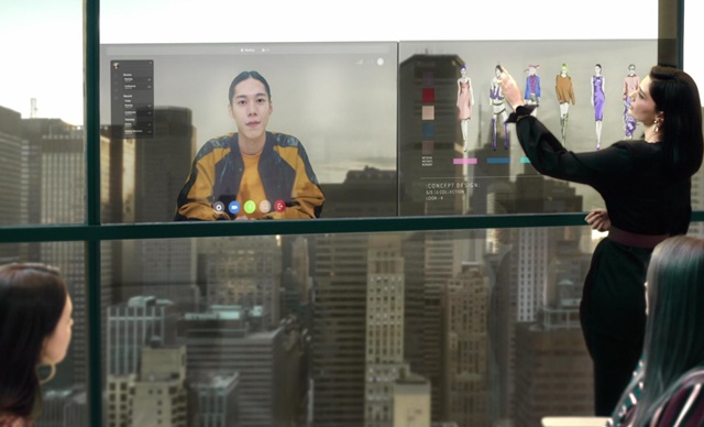 ▲ LG디스플레이 모델이 사무실 외부 창문에 투명 OLED를 적용한 '투명 스마트 윈도우'로 화상회의를 진행하고 있는 모습. ⓒLG디스플레이