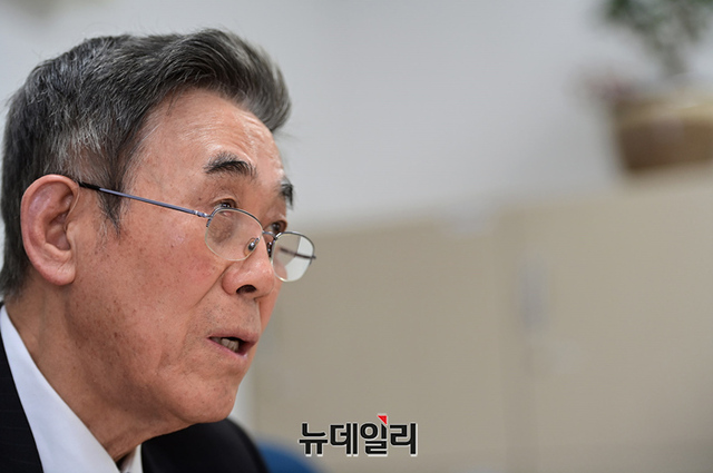 ▲ 염돈재 전 국가정보원 제1차장이 지난해 12월 30일 본지와 인터뷰하고 있다. ⓒ정상윤 기자